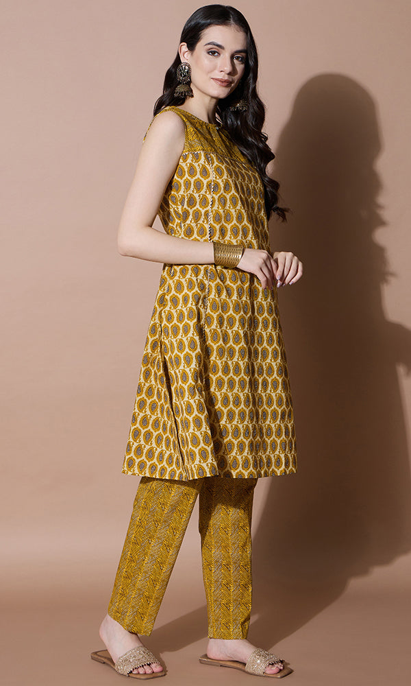 SLEEVELESS GOLDEN COTTON SUIT SET FOR WOMEN